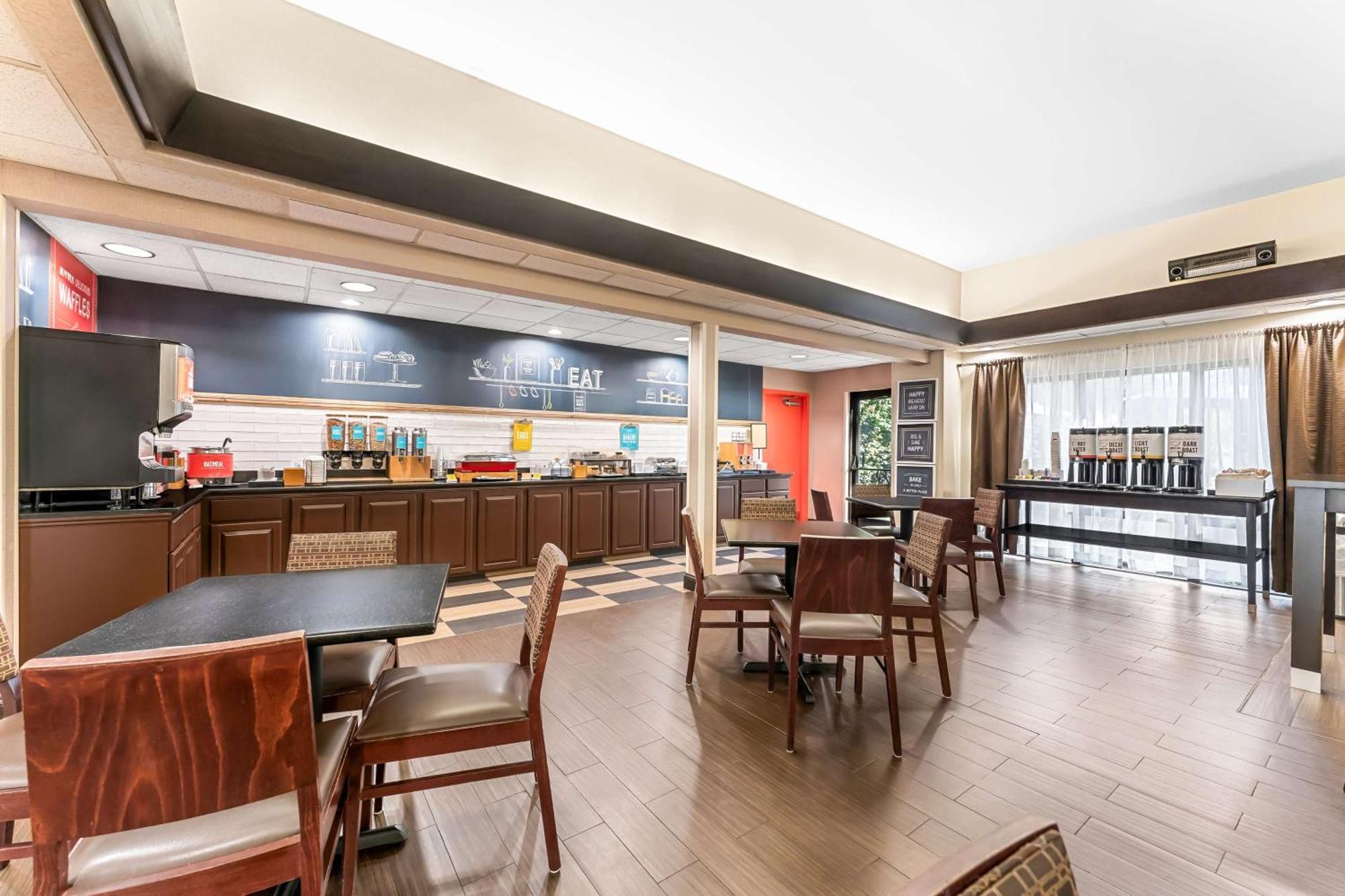 Hampton Inn Stroudsburg Poconos Bagian luar foto